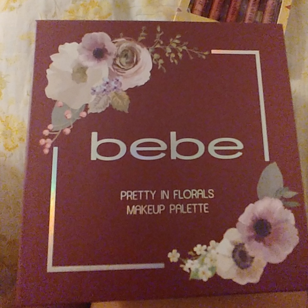 Bebe Pretty In Florals Makeup Palette